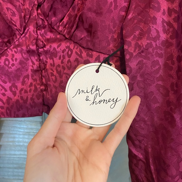 Satin cheetah long sleeve going out top - Picture 4 of 4